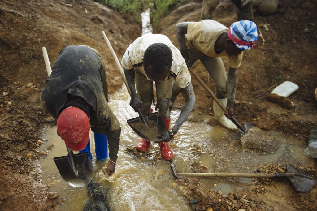 Apple Stops Suppliers Buying Minerals from DRC