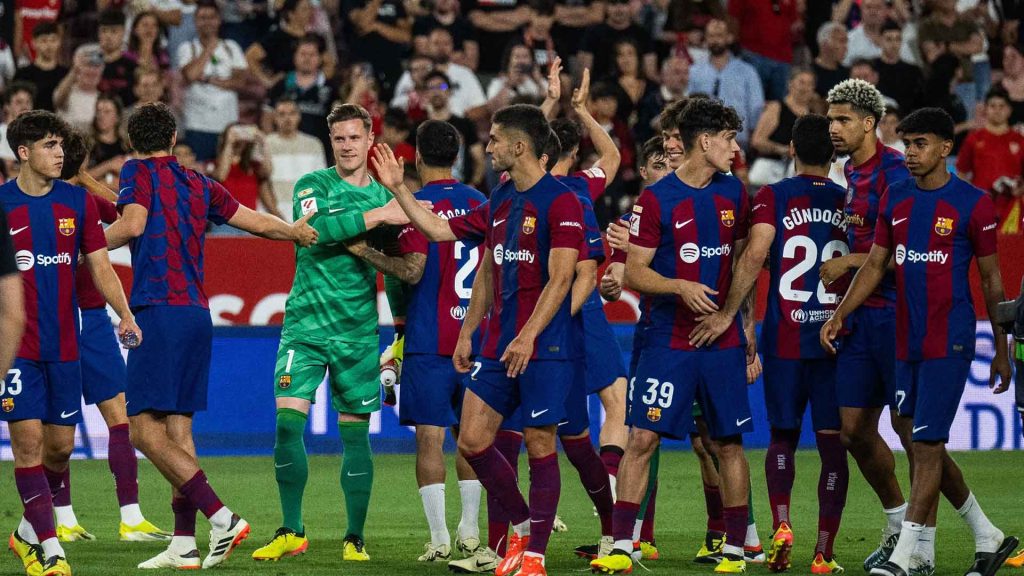 Barcelona Aim to End La Liga Struggles Against Resurgent Valencia