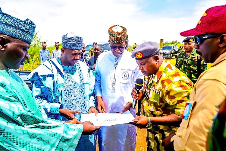 Defence Minister and Sokoto Governor Review Nigerian Air Force Project