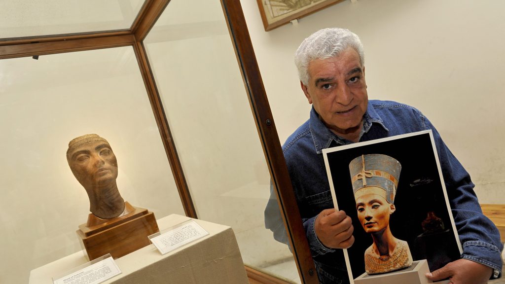 Egyptian Archaeologist Zahi Hawass Demands Return of Nefertiti Bust from Berlin