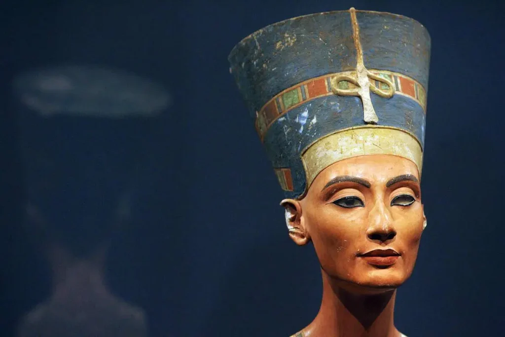 Egyptian Archaeologist Zahi Hawass Demands Return of Nefertiti Bust from Berlin