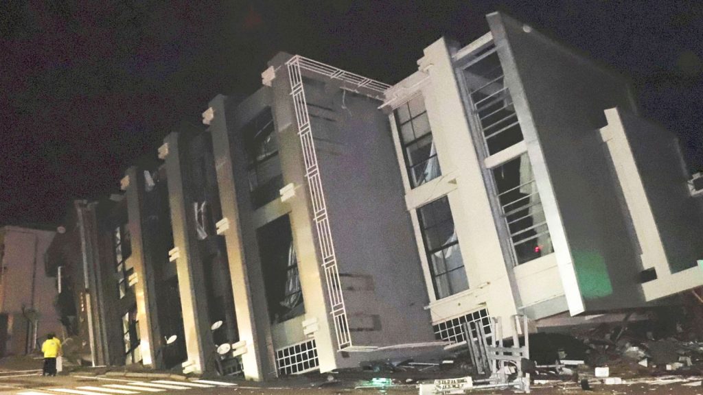 Building Collapsed in Japan Quake ( News Central TV)