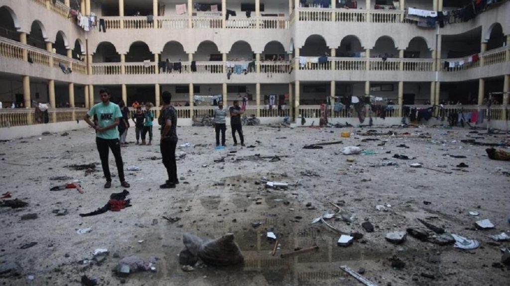 Gaza School Hit in Israeli Air Strike, 100 Dead