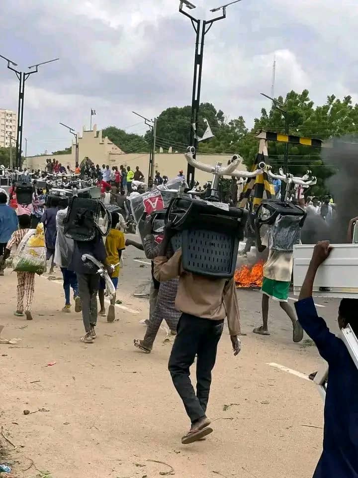 Hoodlums Hijack #EndBadGovernance Protests in Kano (News Central TV)