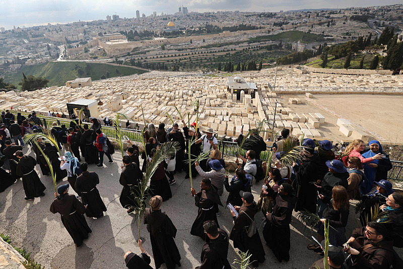 Israeli Authorities Bar Palestinian Christians from Jerusalem on Palm Sunday