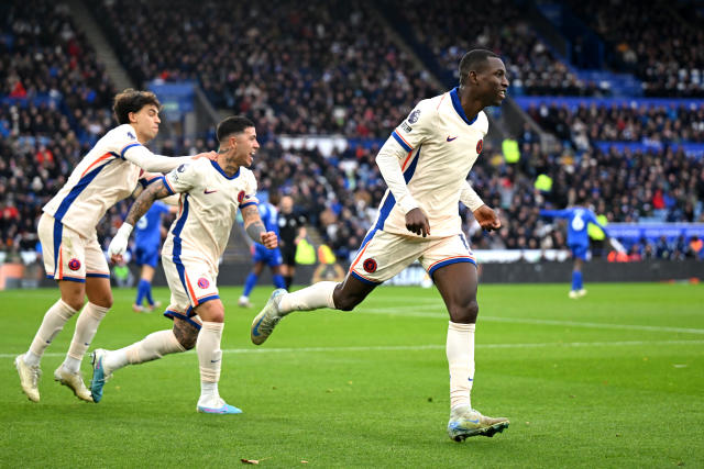 Jackson, Fernandez Shine as Chelsea Edge Leicester 2-1