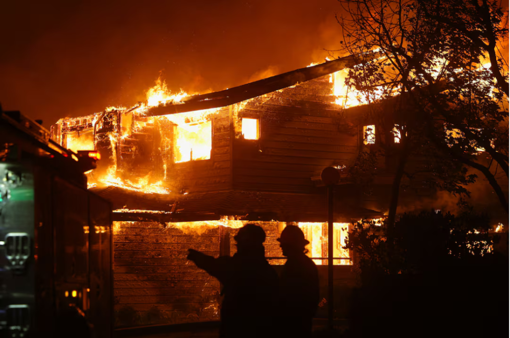 Los Angeles Wildfire Forces 30,000 Residents to Evacuate