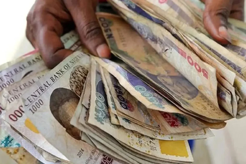 The naira weakened against the dollar on Friday in the foreign exchange market, ending the week on a negative trajectory.