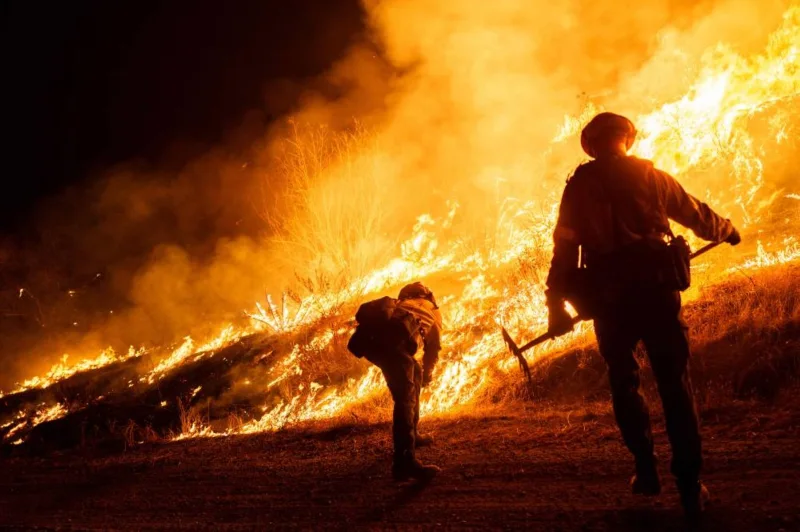 New Los Angeles Wildfire Spreads to 9,400 Acres, Forces Evacuations