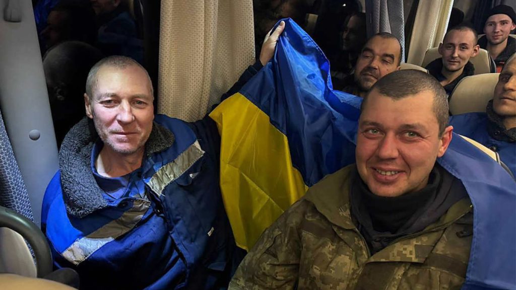 Over 300 Prisoners Freed in Russia-Ukraine Exchange Ahead of New Year