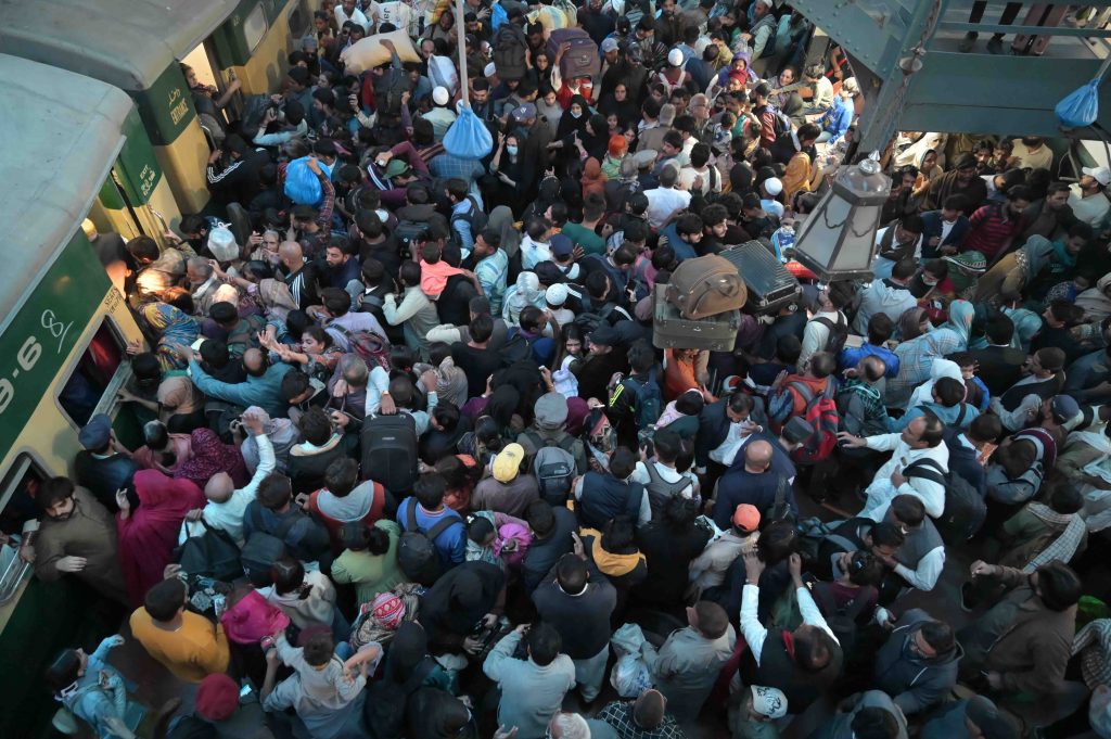 Pakistan: Clashes Erupt as Thousands of Imran Khan Supporters March on Islamabad