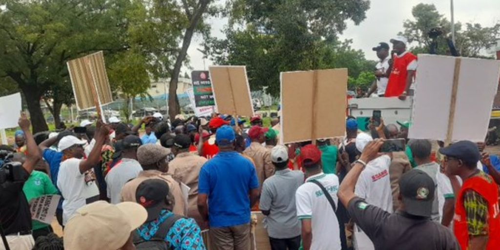 SSANU, NASU Members Clash with Security Personnel During Protest in Abuja