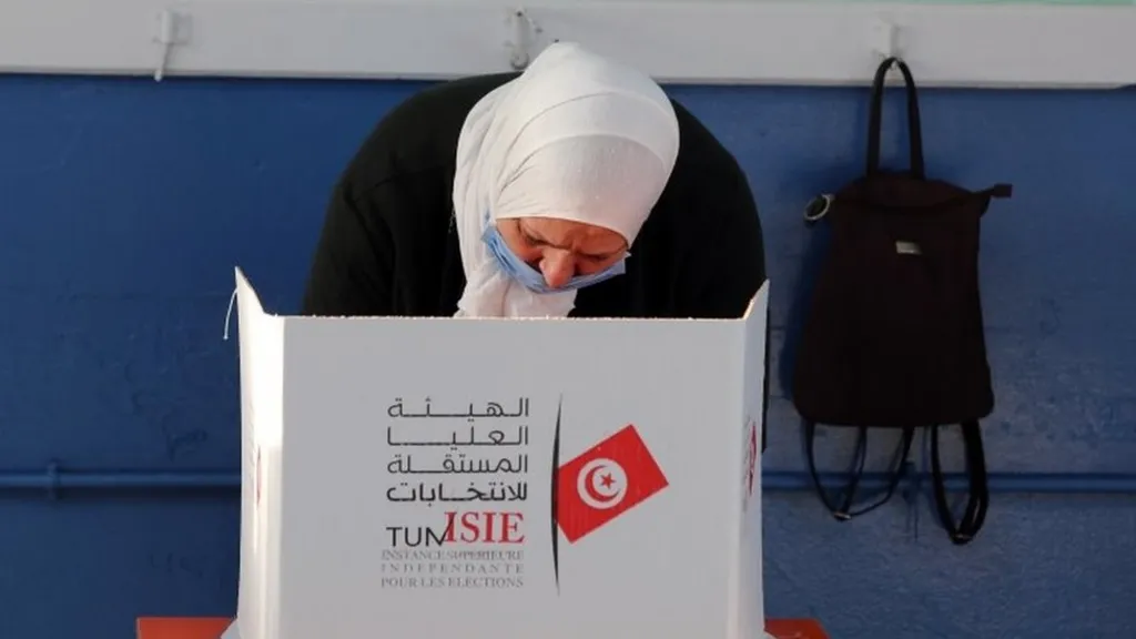 Tunisian Legal Experts Warn of Presidential Election Legitimacy Crisis