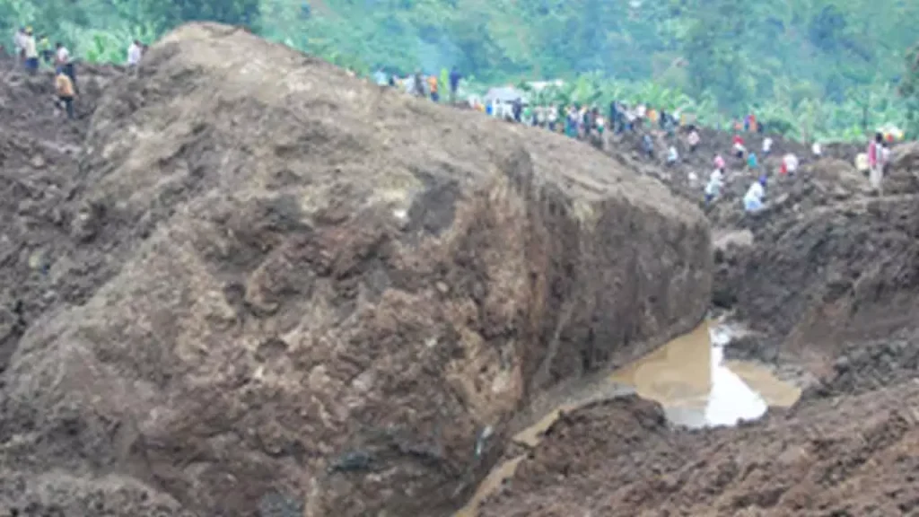 Uganda Relocates 5,000 Households as Landslide Threat Looms