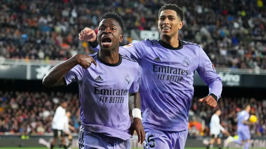 Vinicius Scores Twice as Real Madrid Draws Against Valencia in Emotionally Charged Encounter