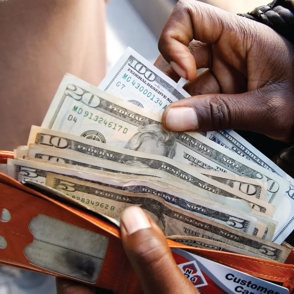 Zimbabwe: Civil Servants Set to Receive Salaries in US Dollars Due to Currency Decline