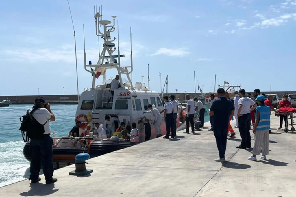 64 People Missing, Many Rescued from 2 Shipwrecks Off Italy