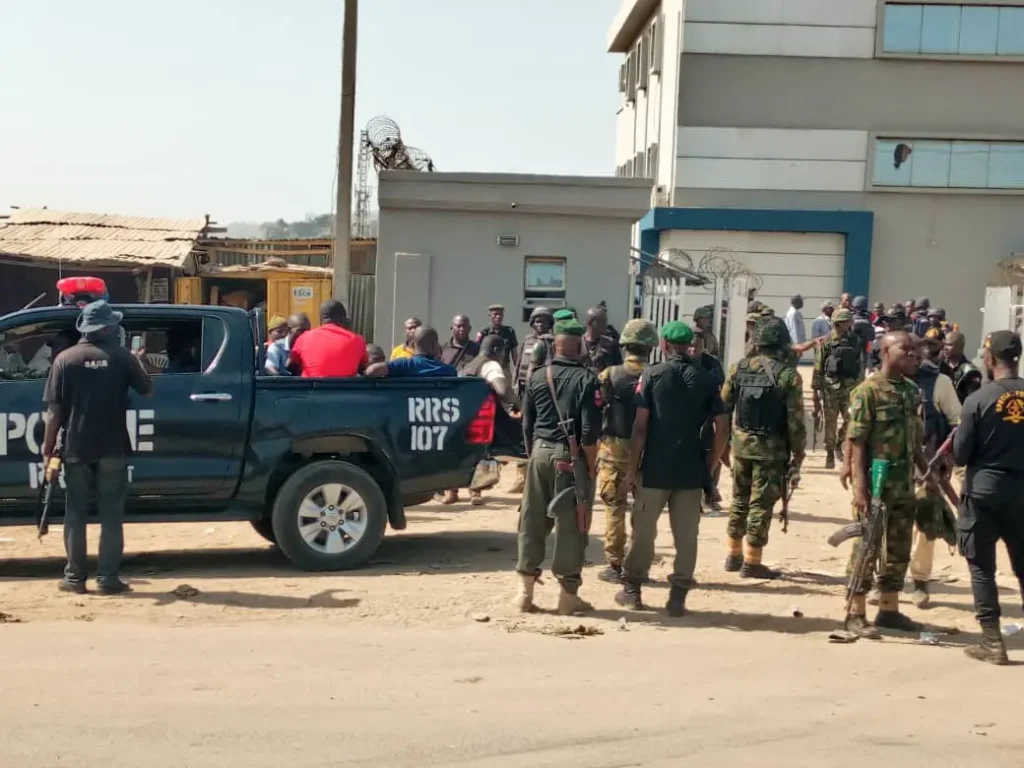 The military and police repelled a bank robbery in Abaji, Abuja