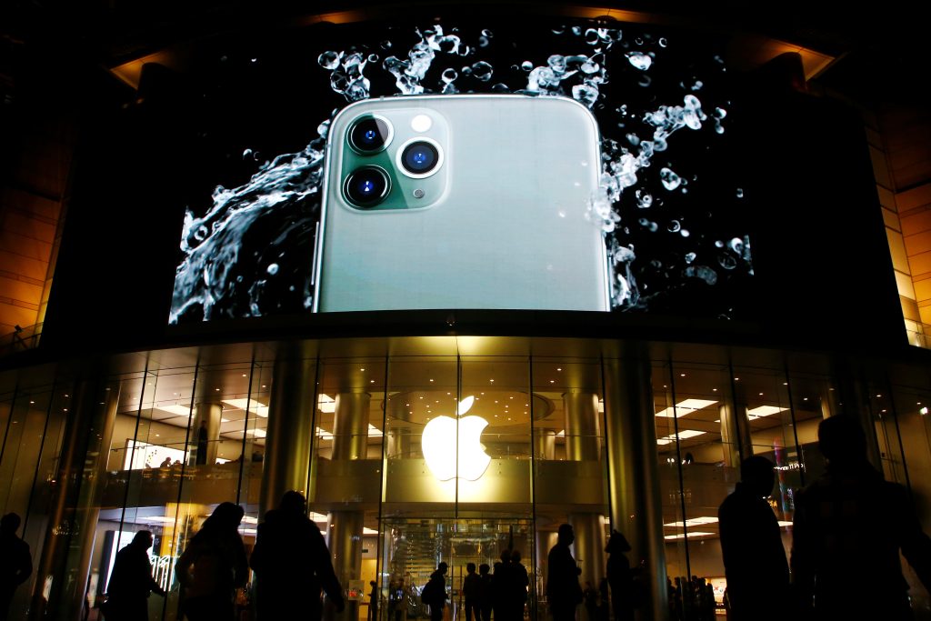 Apple iPhone Sales in China fall 30% - Jefferies (News Central TV)