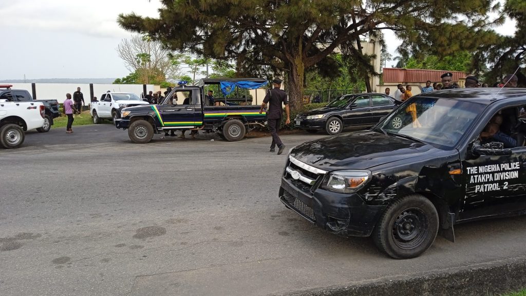 Cross-River-House-of-Assembly-barricaded-by-Police