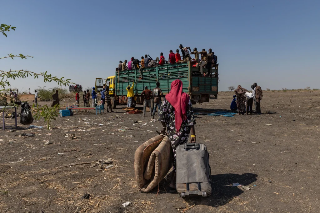 Egypt Hosts 1.2 Million Sudanese Refugees as Hundreds Arrive Daily