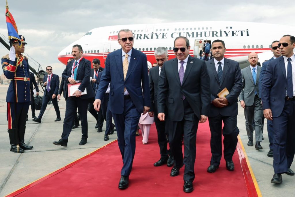 Egypt, Turkey Reestablish Diplomatic Relations as Erdogan Visits Cairo