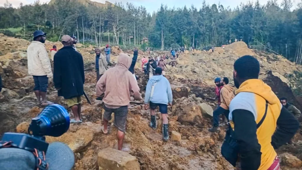 Landslide in Papua New Guinea (News Central TV)