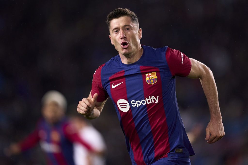 Lewandowski Shines as Barcelona Thrash Sevilla 5-1