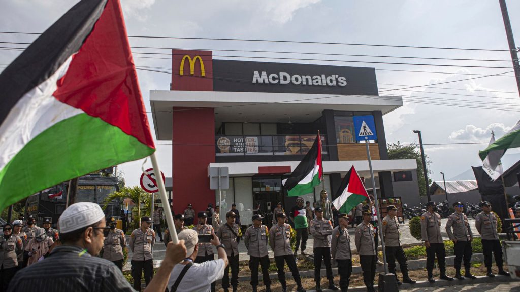 McDonald’s CEO Links Sales Drop to Boycott Over Gaza Crisis