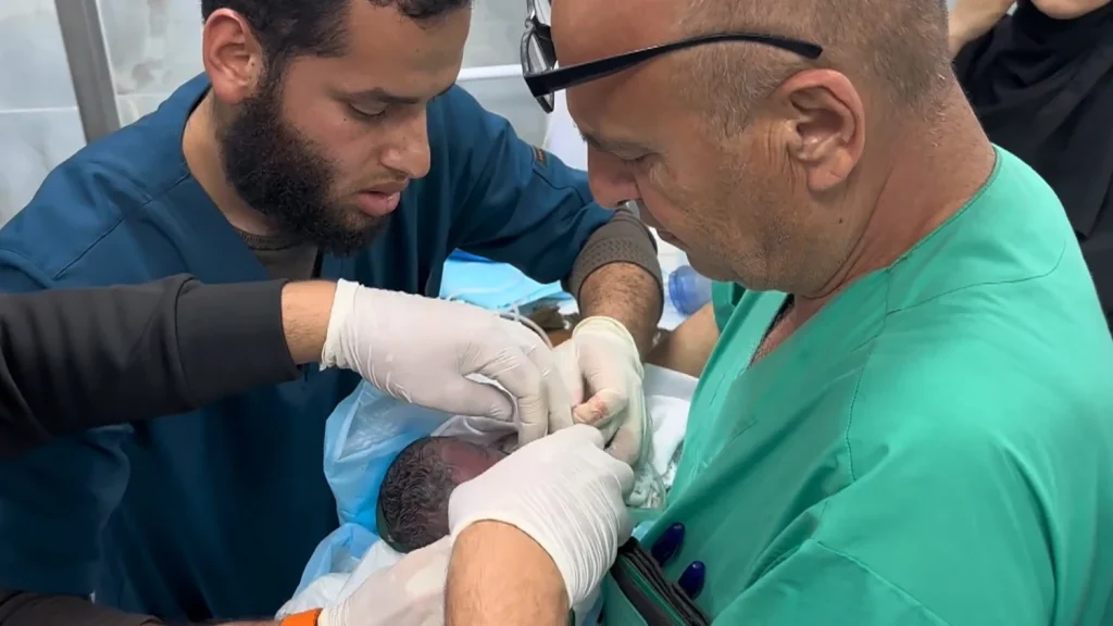 Rafah Doctors in Emergency Caesarean (News Central TV)