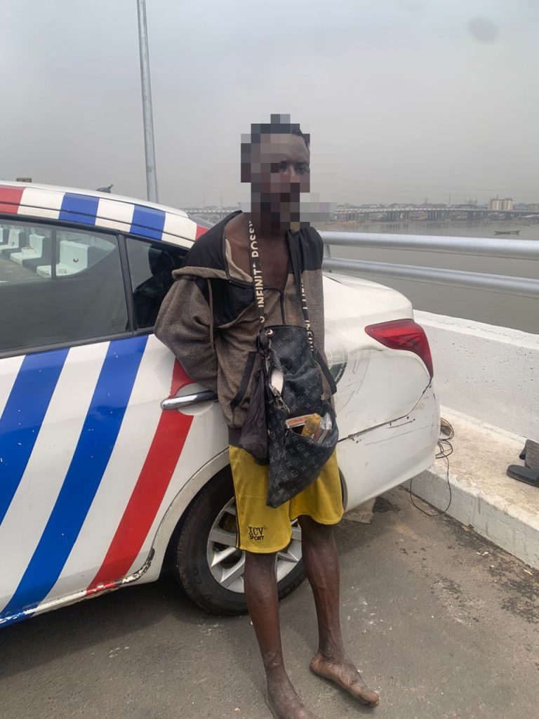 Suspected Vandal Arrested on Lagos Third Mainland Bridge (News Central TV)