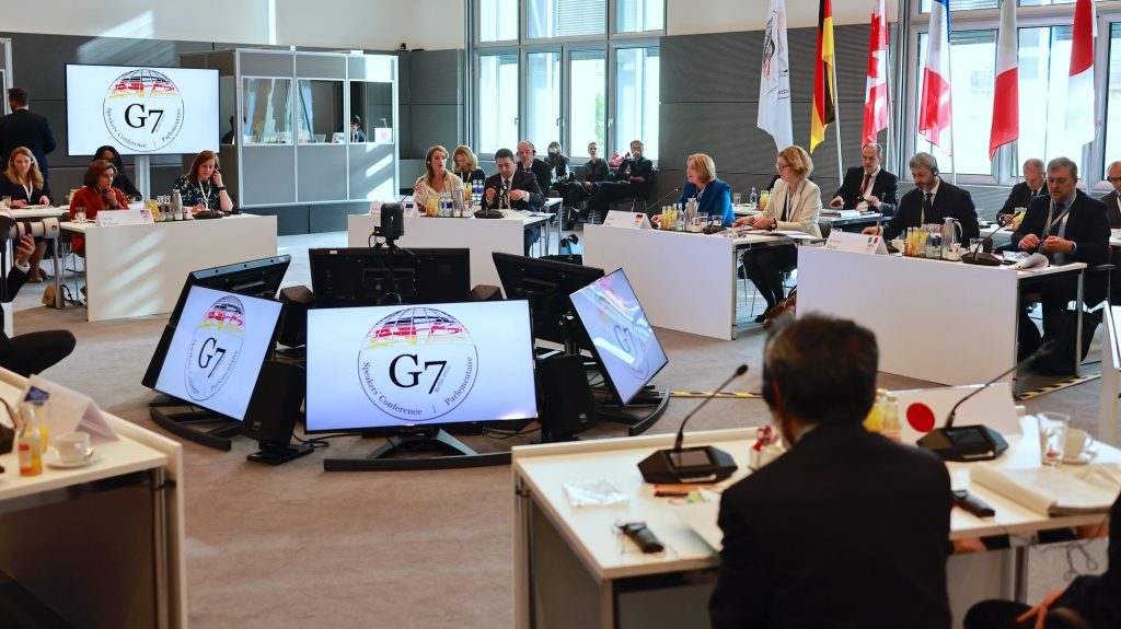 Ukraine and Middle East Crises Dominate G7 Defence Talks in Italy