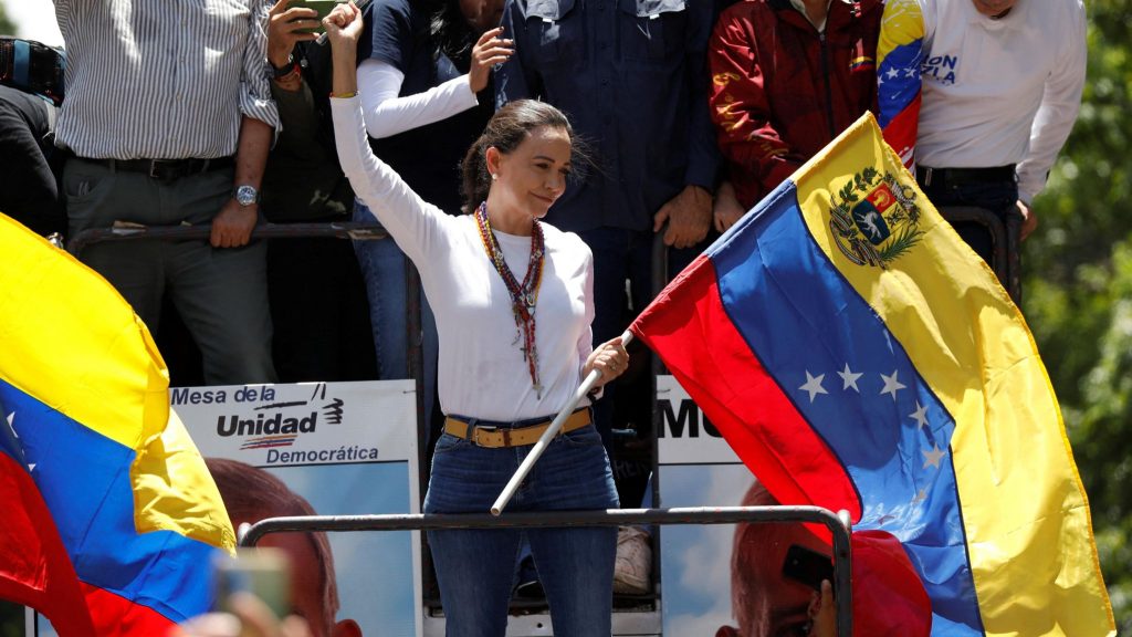 Venezuelan Opposition Leader Machado Defies Arrest Threat to Address Rally