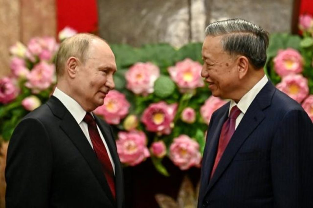 Vladimir Putin Wraps Asia Tour, Visits Vietnam