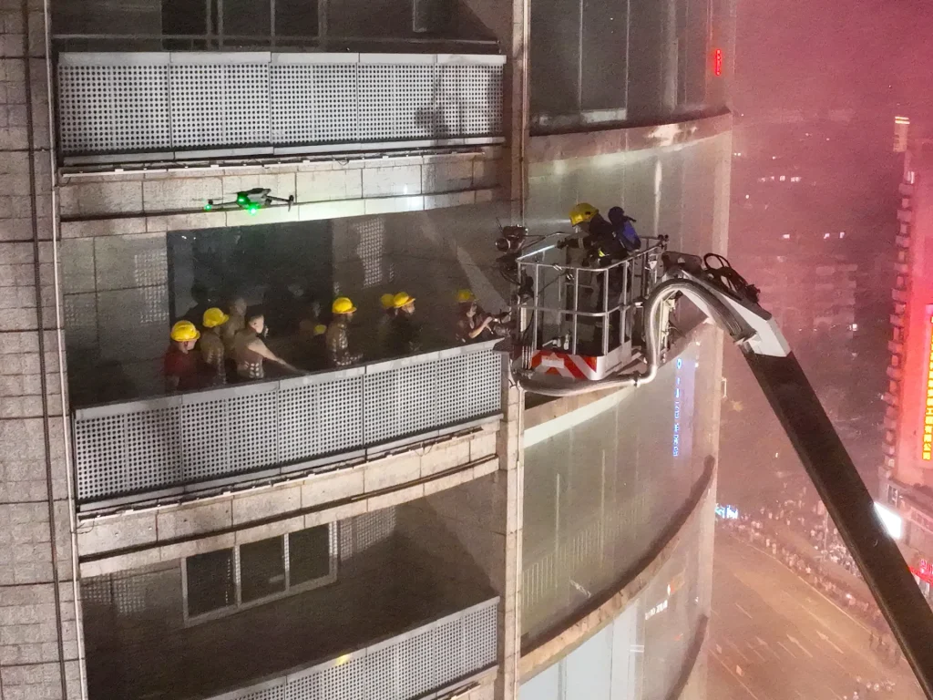 16 Dead, 75 Rescued in Chinese Shopping Mall Fire