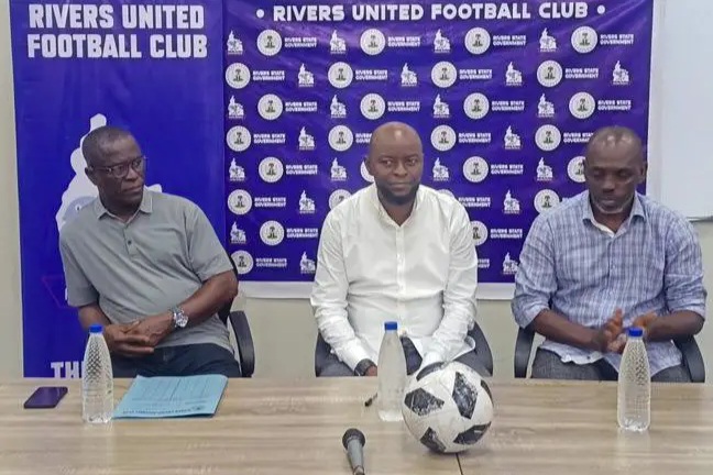 Finidi George with Rivers United Officials