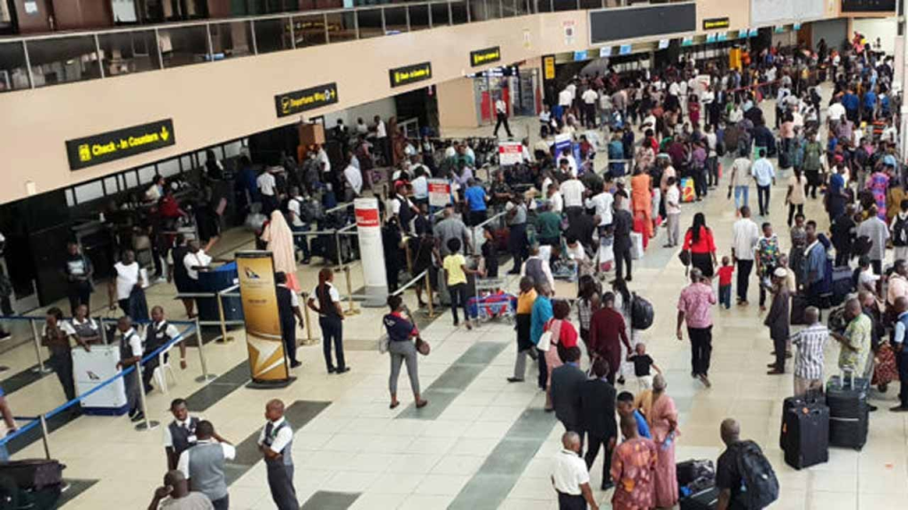 56% of Nigerians Contemplate Leaving the Country — Report