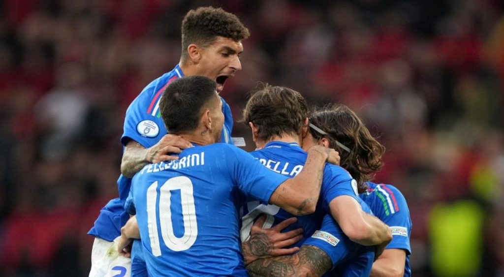 Italy celebrate after beating Albania 2-1