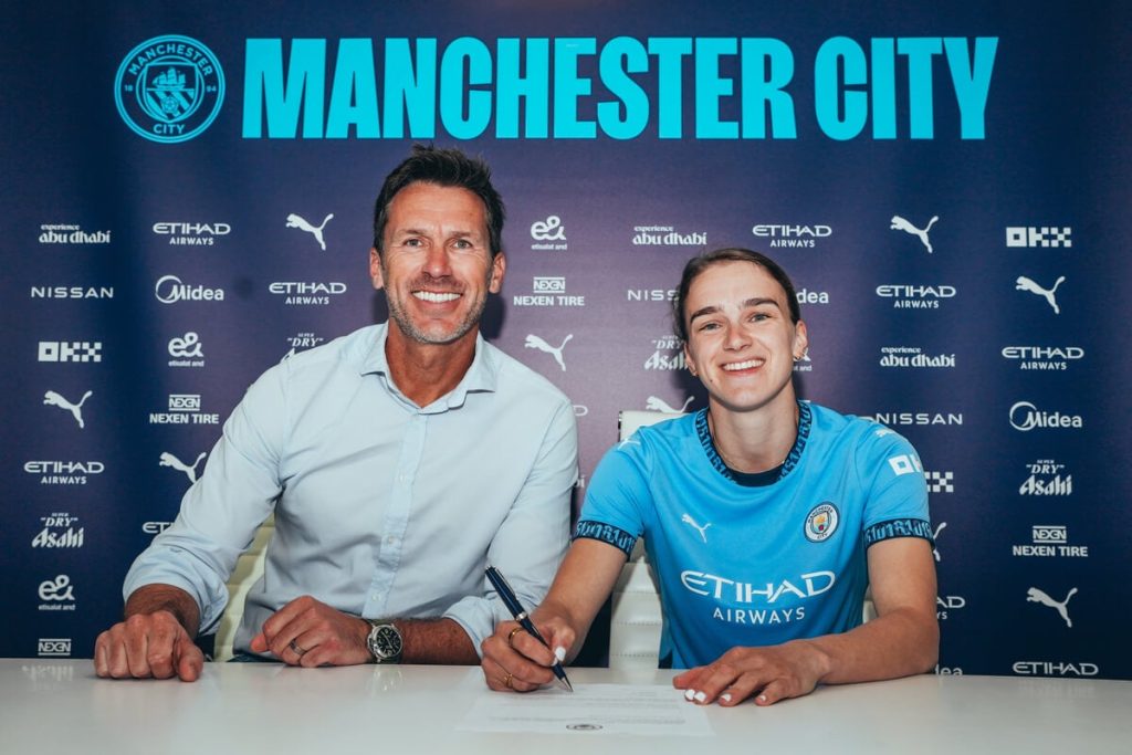 Vivianne Miedema signs for Manchester City