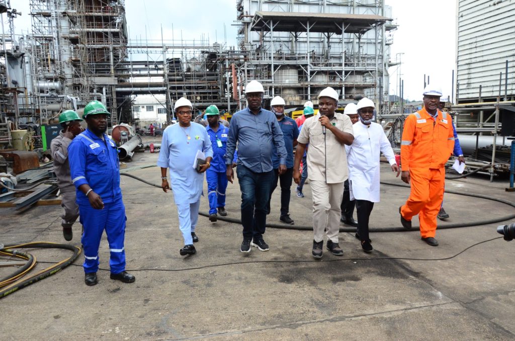 Government Exit from Refineries Will Enhance Efficiency, Experts Say