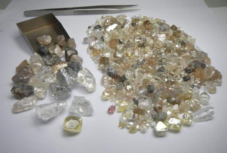 Angola Seizes 710 Diamond Stones From Three Guineans